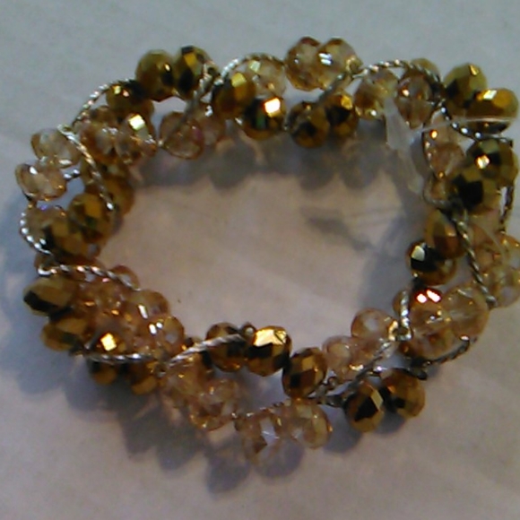 Nwt Goldtone crystal bracelet - Picture 2 of 8